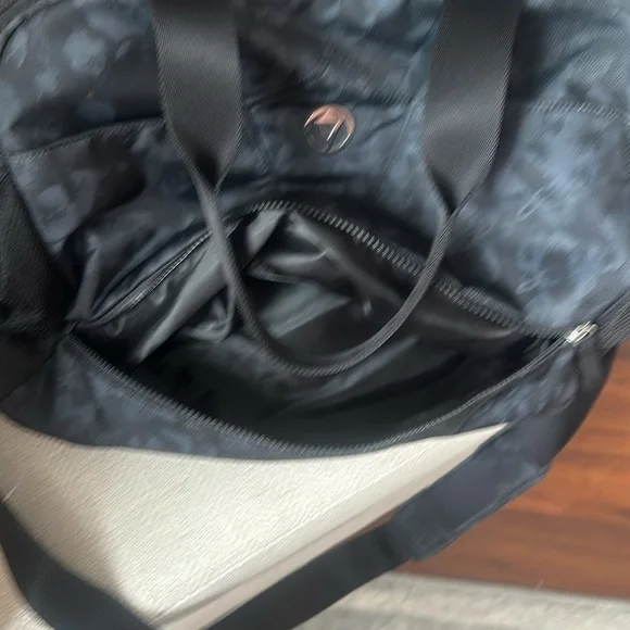 Ivivva (Lululemon teen) brand gym bag - Picture 3 of 4